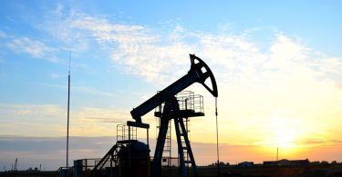 oil rig drilling crude oil